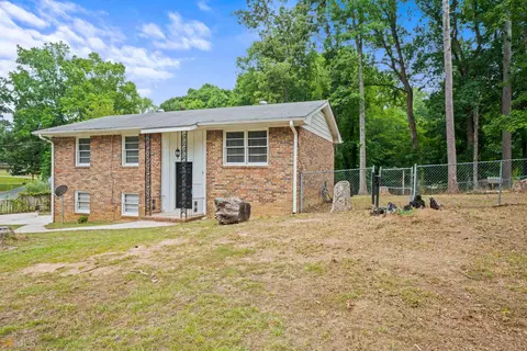 6575 Rabun Rd, Morrow, GA 30260 photo 2
