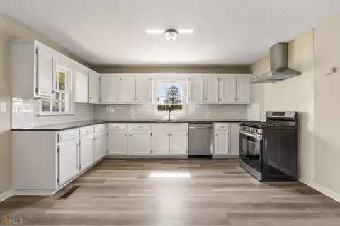 235 Cain Rd, Commerce, GA 30530 photo 3