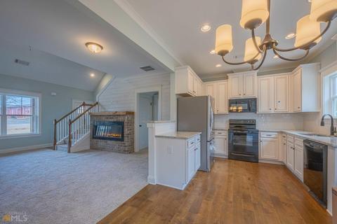 1089 E Doyle St, Toccoa, GA 30577 photo 4