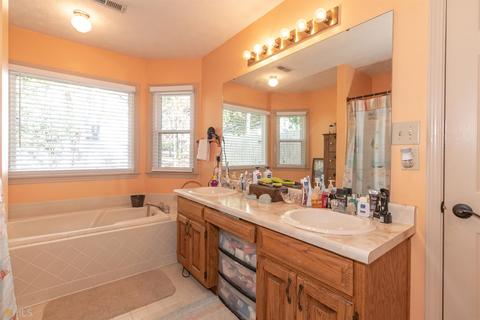 223 Hayes Ln, Rex, GA 30273 photo 11