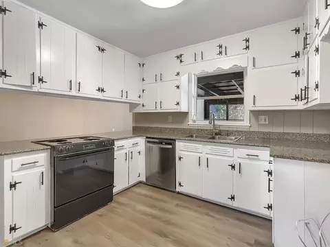 1346 Hammack Dr, Morrow, GA 30260 photo 9