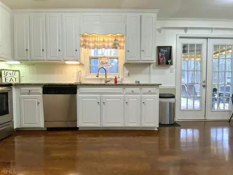 143 Greenbriar Trl, Lagrange, GA 30241 photo 3