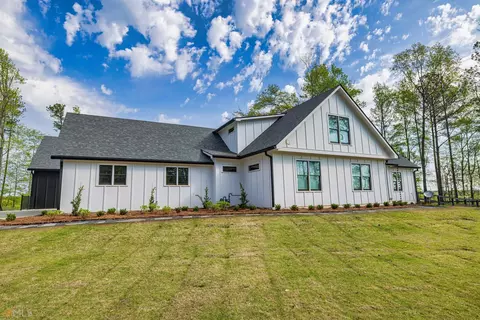 618 Seavy St, Senoia, GA 30276