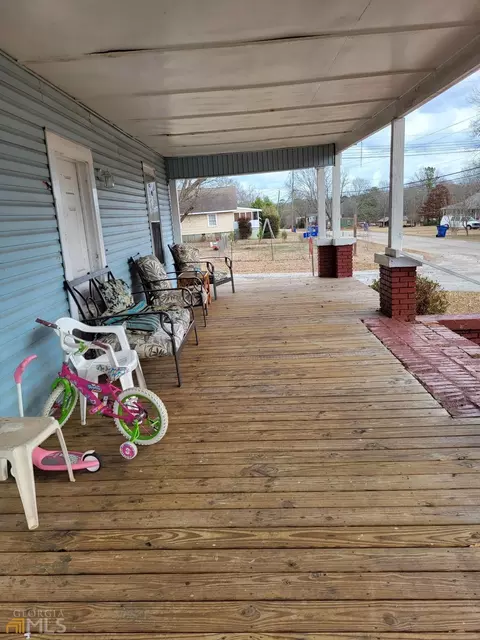 17 E 22nd St, Lanett, AL 36863 photo 4