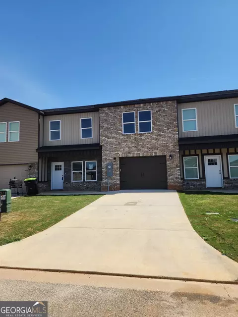 220 Beau Claire Cir, Byron, GA 31008