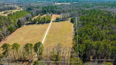 02 Bexton Rd, Moreland, GA 30259