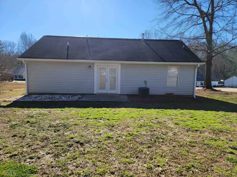 224 Queens Ct, Jackson, GA 30233 photo 3