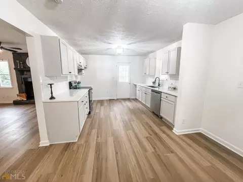 154 Rosecliff Rd, Milner, GA 30257 photo 3