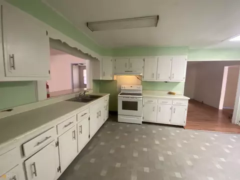140 E Peter St, Cochran, GA 31014 photo 6
