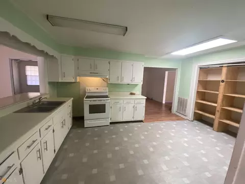 140 E Peter St, Cochran, GA 31014 photo 8
