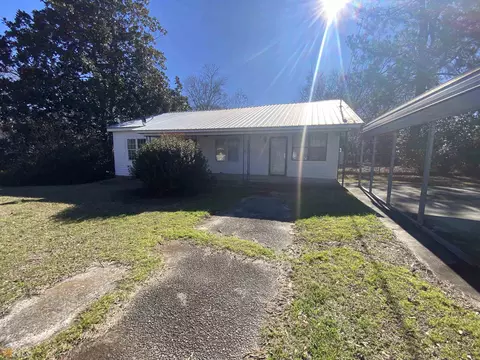 140 E Peter St, Cochran, GA 31014 photo 1