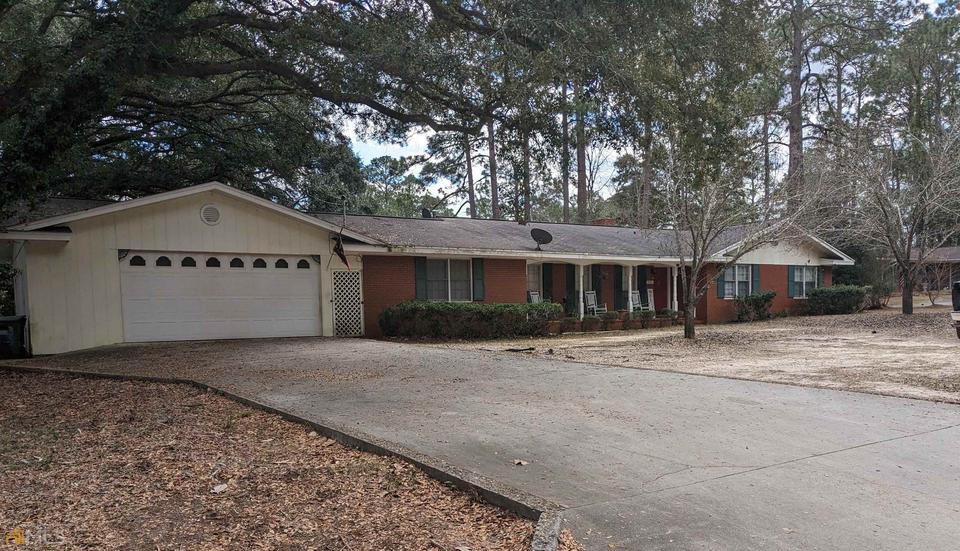 825 Fifth Ave, Eastman, GA 31023 1 photo Movoto