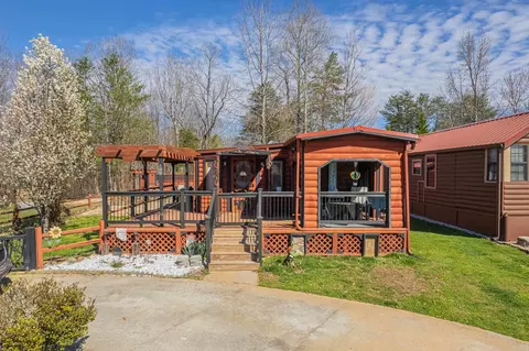 165 Stag Leap Dr, Cleveland, GA 30528