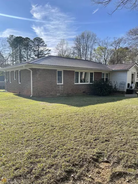 107 Valley Dr, Toccoa, GA 30577 photo 3