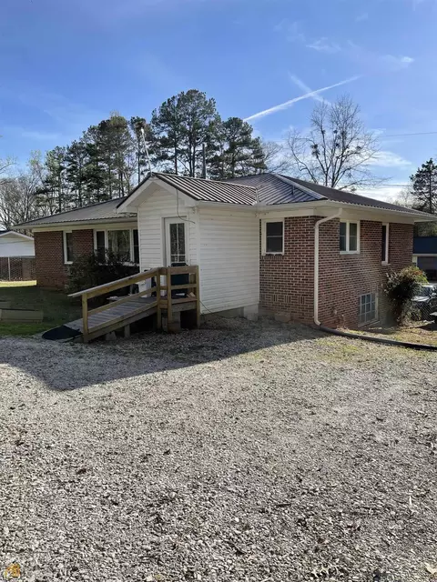 107 Valley Dr, Toccoa, GA 30577 photo 2