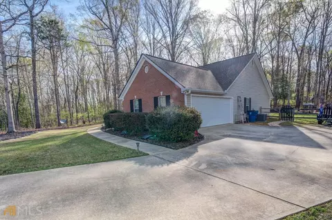 545 Emerald Pointe Trl, Monroe, GA 30655 photo 3