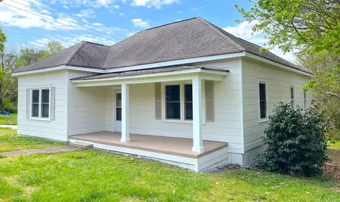 462 Spring St, Commerce, GA 30529