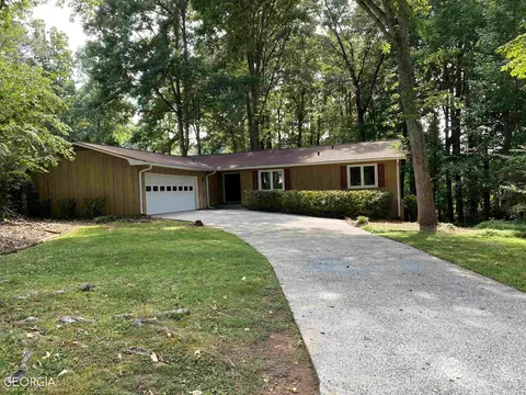 1097 Mandalay Ct SW, Lilburn, GA 30047