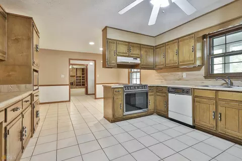 520 Anthony Dr, Tyrone, GA 30290 photo 22