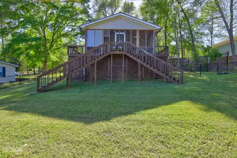 105 Pinewood Dr, Eatonton, GA 31024