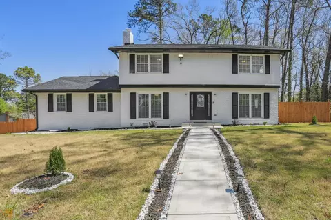 531 Rockborough Dr, Stone Mountain, GA 30083