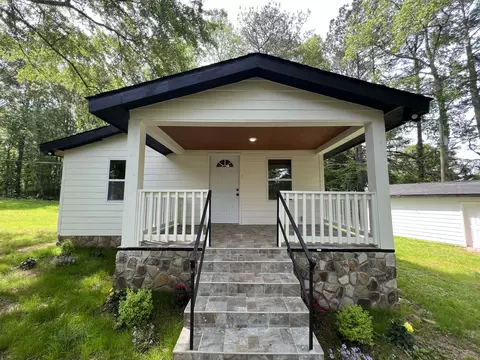 48 Yarbrough Dr, Hogansville, GA 30230