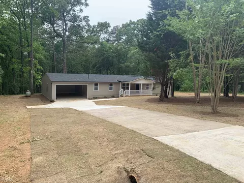 902 Laurel Ln, Winder, GA 30680