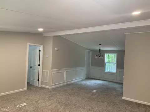 902 Laurel Ln, Winder, GA 30680 photo 5