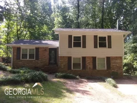4572 N Woodlake Ln SE, Conyers, GA 30013