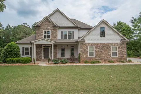 8 W Shore Dr, Newnan, GA 30263