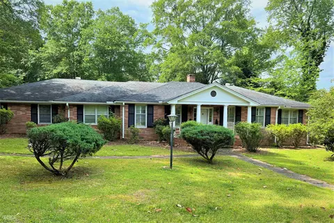 186 Heard Dr, Elberton, GA 30635