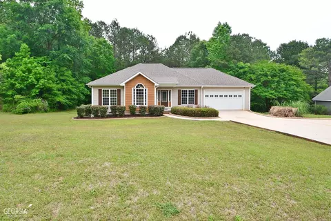 63 Holleys Grove Dr, Lagrange, GA 30240