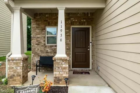 11936 Lovejoy Crossing Pl, Hampton, GA 30228 photo 4