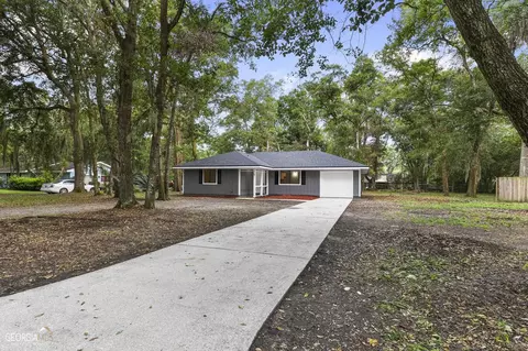 64 Holly Dr, Saint Marys, GA 31558