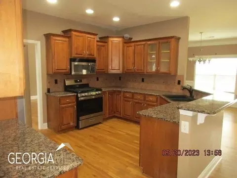 154 Windsor Ct, Williamson, GA 30292 photo 6
