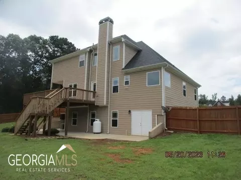 154 Windsor Ct, Williamson, GA 30292 photo 3