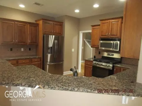 154 Windsor Ct, Williamson, GA 30292 photo 7
