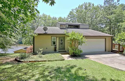 647 Peninsula Dr, Wedowee, AL 36278