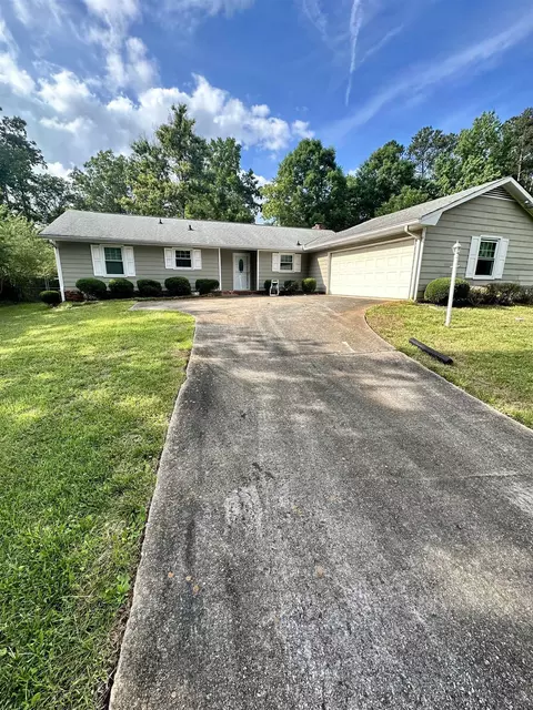 27 Glen Ct, Ellenwood, GA 30294