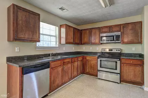 114 Bobtail Ct, Hampton, GA 30228 photo 5