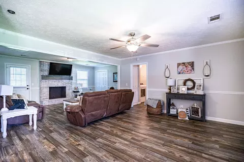 100 Vernon Ferry Ct, Lagrange, GA 30240 photo 2