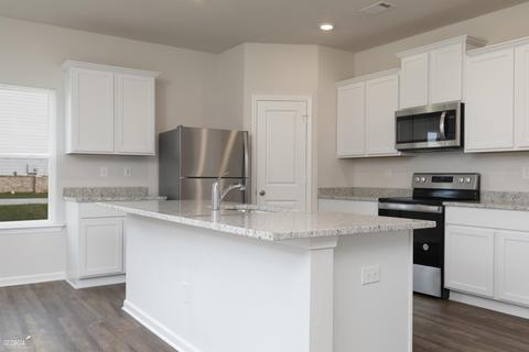 555 Meadows Farm Dr, Monroe, GA 30655 photo 4