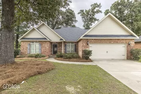 407 Hunts Landing Dr, Kathleen, GA 31047