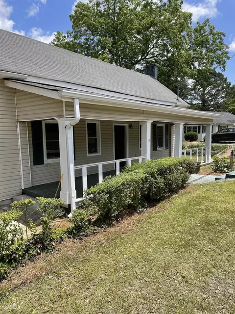 615 M L King Jr St, Carrollton, GA 30117