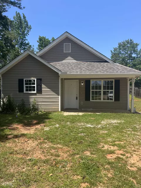 1979 E Mcintosh Rd, Griffin, GA 30223