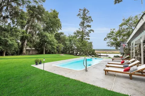 298 Deals Cir S, Woodbine, GA 31569