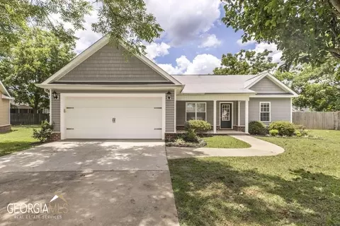106 Carlyle Ct, Byron, GA 31008