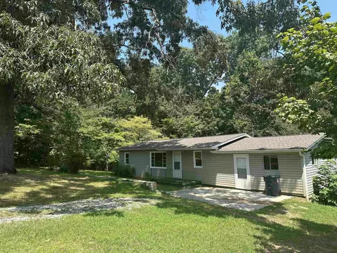 813 Crest Dr, Lafayette, GA 30728