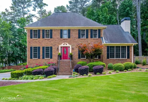 859 Valbrook Ct SW, Lilburn, GA 30047