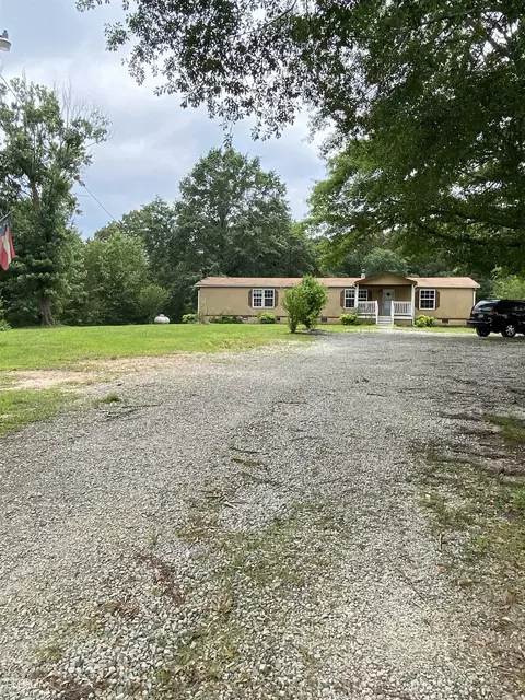 329 Fairview Farms Cir, Hartwell, GA 30643